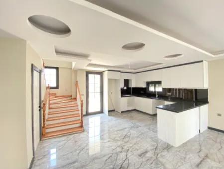 Seferihisar Doğanbeyde Tek Mustakil Havuzlu Satılık 3+1 Villa