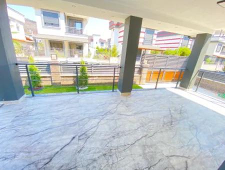 Seferihisar Doğanbeyde Tek Mustakil Havuzlu Satılık 3+1 Villa