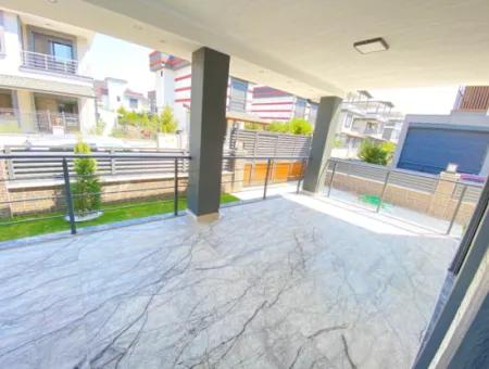 Seferihisar Doğanbeyde Tek Mustakil Havuzlu Satılık 3+1 Villa