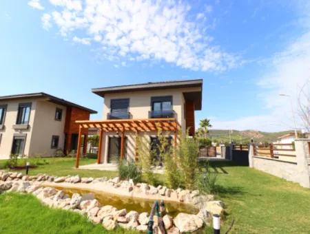 Seferihisar Doğanbey De Tek Müstakil Site İçerisinde Satılık 3+1 Villa