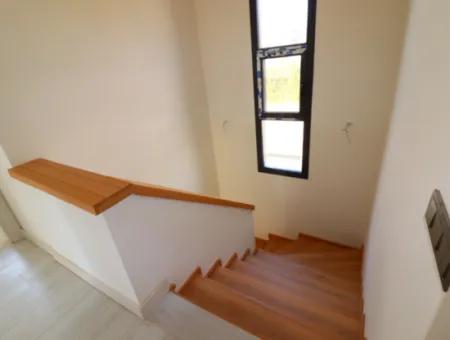 Seferihisar Doğanbey De Tek Müstakil Site İçerisinde Satılık 3+1 Villa