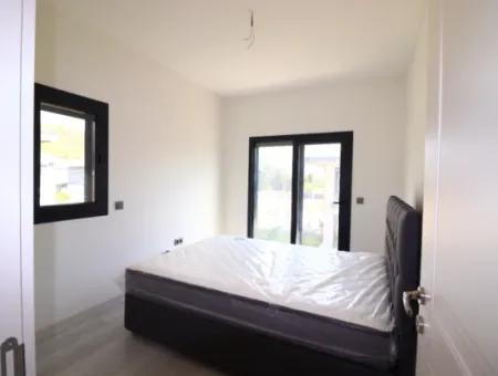 Seferihisar Doğanbey De Tek Müstakil Site İçerisinde Satılık 3+1 Villa