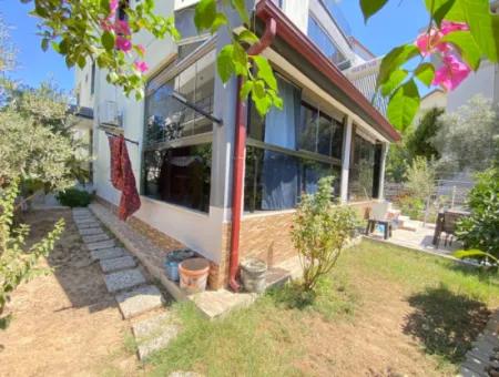 Ürkmez De Lokasyonu Merkezi Konumda Lüks Deniz 400Mt Satılık 3+1 Dublex Daire