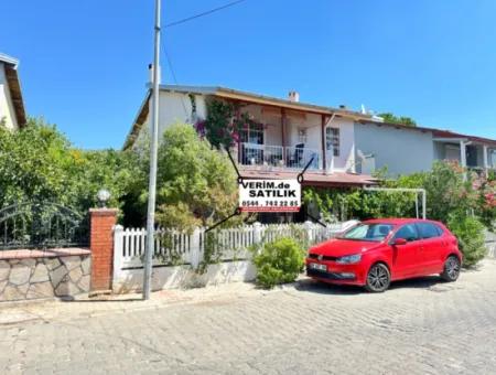 Ürkmezde Siterisinde Havuzlu Deniz Tarafında Eşyalı Bakımlı Satılık 3+1 Villa