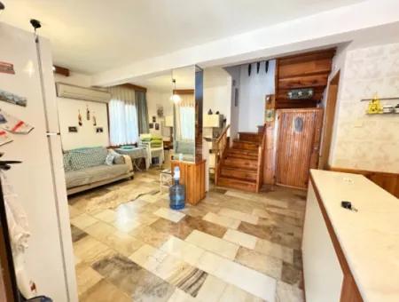 Ürkmezde Siterisinde Havuzlu Deniz Tarafında Eşyalı Bakımlı Satılık 3+1 Villa