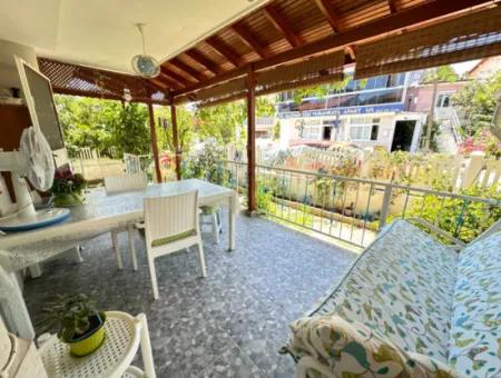 Ürkmezde Siterisinde Havuzlu Deniz Tarafında Eşyalı Bakımlı Satılık 3+1 Villa