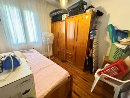 Ürkmezde Siterisinde Havuzlu Deniz Tarafında Eşyalı Bakımlı Satılık 3+1 Villa