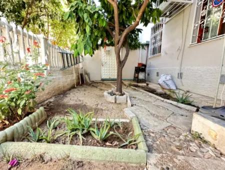 Ürkmezde Siterisinde Havuzlu Deniz Tarafında Eşyalı Bakımlı Satılık 3+1 Villa