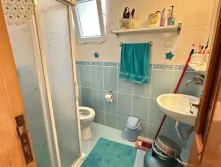 Ürkmezde Siterisinde Havuzlu Deniz Tarafında Eşyalı Bakımlı Satılık 3+1 Villa