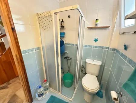 Ürkmezde Siterisinde Havuzlu Deniz Tarafında Eşyalı Bakımlı Satılık 3+1 Villa