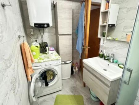 Ürkmezde Siterisinde Havuzlu Deniz Tarafında Eşyalı Bakımlı Satılık 3+1 Villa