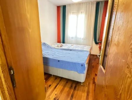 Ürkmezde Siterisinde Havuzlu Deniz Tarafında Eşyalı Bakımlı Satılık 3+1 Villa