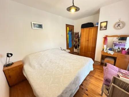 Ürkmezde Siterisinde Havuzlu Deniz Tarafında Eşyalı Bakımlı Satılık 3+1 Villa