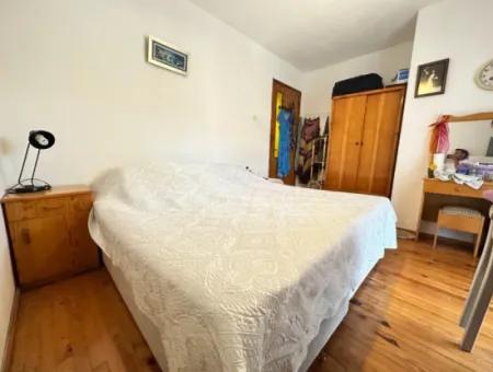 Ürkmezde Siterisinde Havuzlu Deniz Tarafında Eşyalı Bakımlı Satılık 3+1 Villa