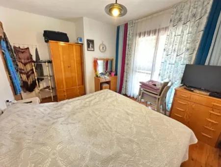 Ürkmezde Siterisinde Havuzlu Deniz Tarafında Eşyalı Bakımlı Satılık 3+1 Villa
