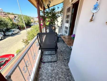 Ürkmezde Siterisinde Havuzlu Deniz Tarafında Eşyalı Bakımlı Satılık 3+1 Villa