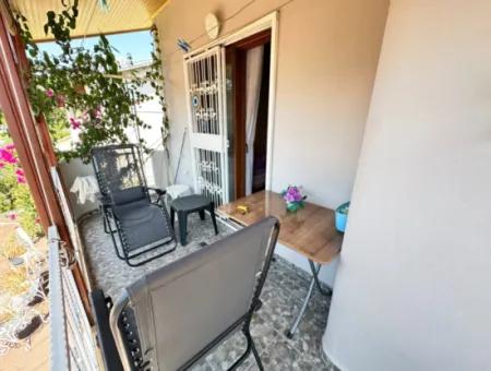 Ürkmezde Siterisinde Havuzlu Deniz Tarafında Eşyalı Bakımlı Satılık 3+1 Villa