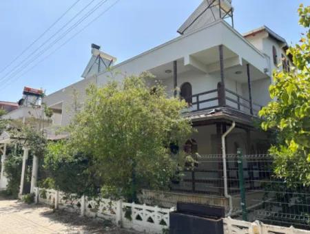 Ürkmezde Siterisinde Havuzlu Denize 400Mt Satılık 4+1 Villa