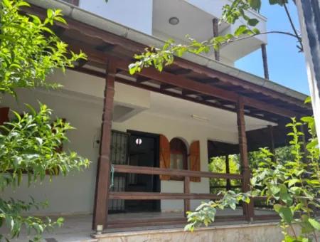 Ürkmezde Siterisinde Havuzlu Denize 400Mt Satılık 4+1 Villa