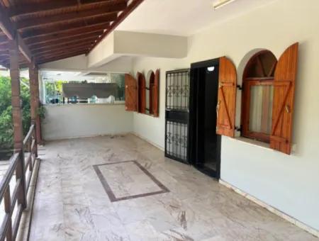 Ürkmezde Siterisinde Havuzlu Denize 400Mt Satılık 4+1 Villa