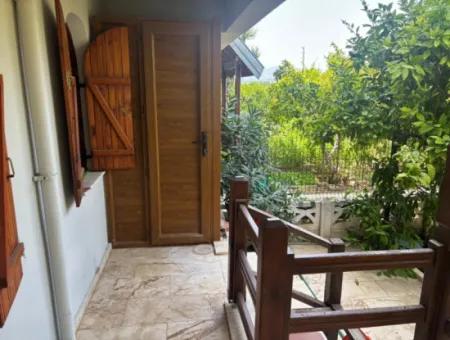 Ürkmezde Siterisinde Havuzlu Denize 400Mt Satılık 4+1 Villa