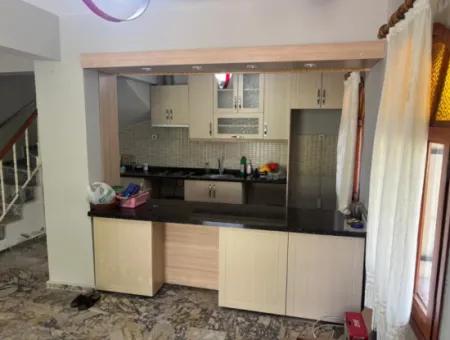 Ürkmezde Siterisinde Havuzlu Denize 400Mt Satılık 4+1 Villa