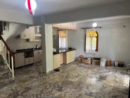 Ürkmezde Siterisinde Havuzlu Denize 400Mt Satılık 4+1 Villa