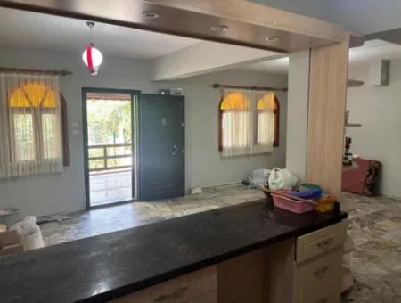 Ürkmezde Siterisinde Havuzlu Denize 400Mt Satılık 4+1 Villa