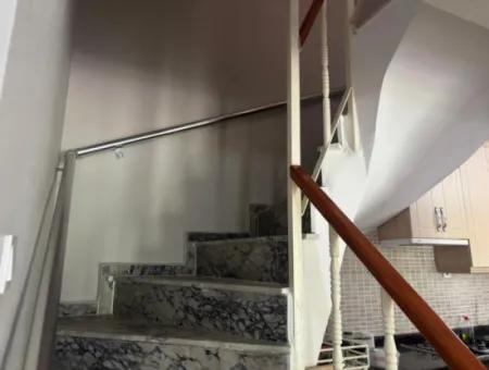Ürkmezde Siterisinde Havuzlu Denize 400Mt Satılık 4+1 Villa