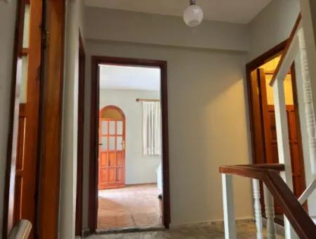 Ürkmezde Siterisinde Havuzlu Denize 400Mt Satılık 4+1 Villa