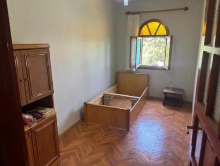 Ürkmezde Siterisinde Havuzlu Denize 400Mt Satılık 4+1 Villa
