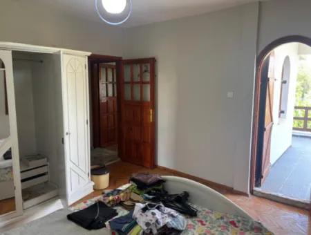 Ürkmezde Siterisinde Havuzlu Denize 400Mt Satılık 4+1 Villa