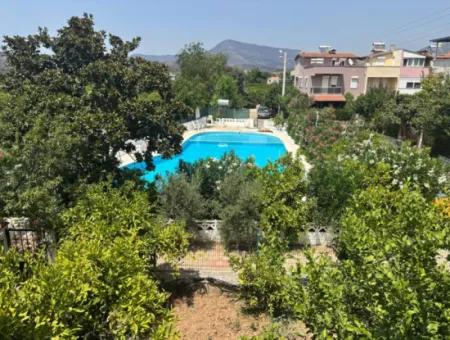 Ürkmezde Siterisinde Havuzlu Denize 400Mt Satılık 4+1 Villa