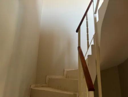 Ürkmezde Siterisinde Havuzlu Denize 400Mt Satılık 4+1 Villa