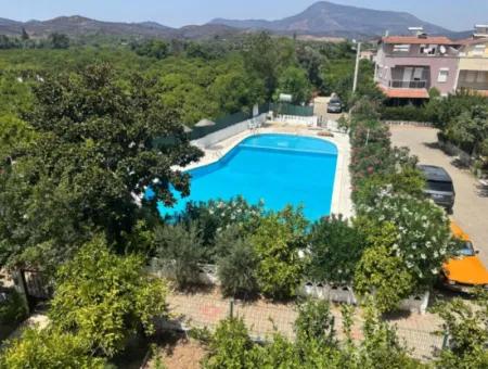Ürkmezde Siterisinde Havuzlu Denize 400Mt Satılık 4+1 Villa
