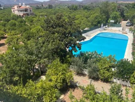 Ürkmezde Siterisinde Havuzlu Denize 400Mt Satılık 4+1 Villa