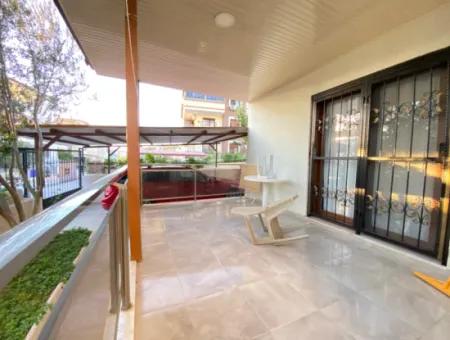 Ürkmez Merkezde Zemin Kat Daire Denize 350Mt Kapalı Otopark Satılık 2+1