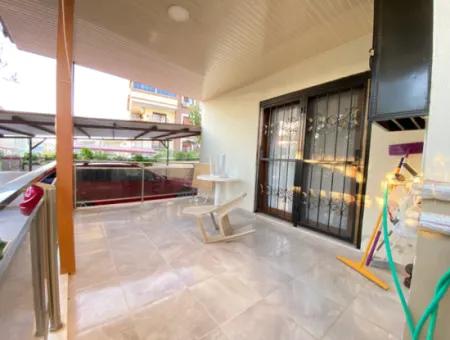 Ürkmez Merkezde Zemin Kat Daire Denize 350Mt Kapalı Otopark Satılık 2+1