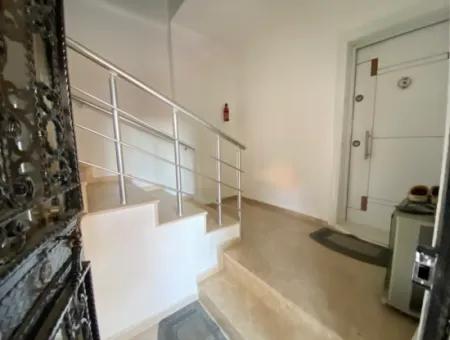 Ürkmez Merkezde Zemin Kat Daire Denize 350Mt Kapalı Otopark Satılık 2+1