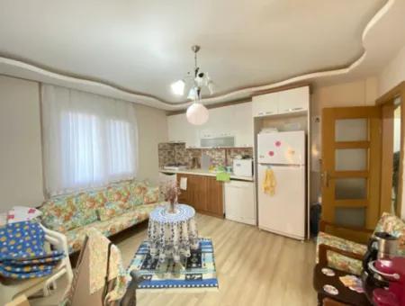Ürkmez Merkezde Zemin Kat Daire Denize 350Mt Kapalı Otopark Satılık 2+1