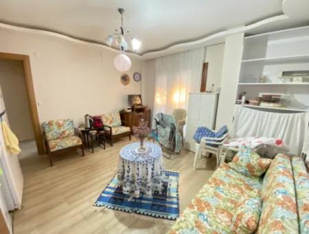 Ürkmez Merkezde Zemin Kat Daire Denize 350Mt Kapalı Otopark Satılık 2+1