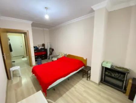 Ürkmez Merkezde Zemin Kat Daire Denize 350Mt Kapalı Otopark Satılık 2+1
