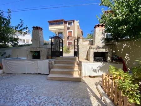 Ürkmez De Kat Kaloriferli Merkezi Konumda Satılık 2+1 Lüks Daire