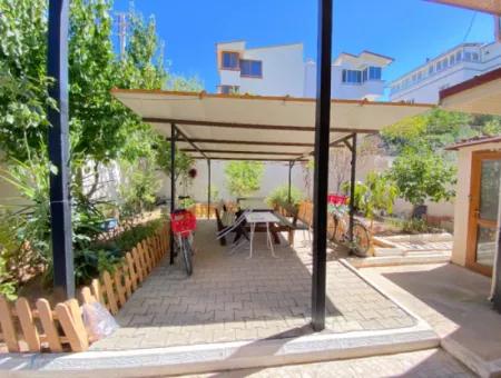 Ürkmez De Kat Kaloriferli Merkezi Konumda Satılık 2+1 Lüks Daire