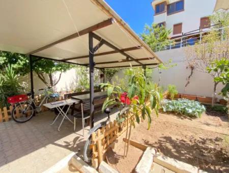 Ürkmez De Kat Kaloriferli Merkezi Konumda Satılık 2+1 Lüks Daire