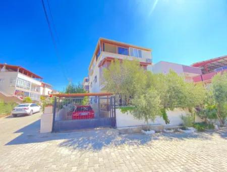 Ürkmez De Kat Kaloriferli Merkezi Konumda Satılık 2+1 Lüks Daire