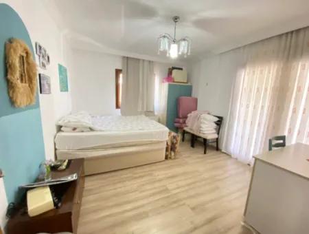 Ürkmez De Kat Kaloriferli Merkezi Konumda Satılık 2+1 Lüks Daire