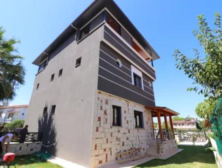 Seferihisar Ürkmezde Denize Tarafında Satılık 3+1 Villa