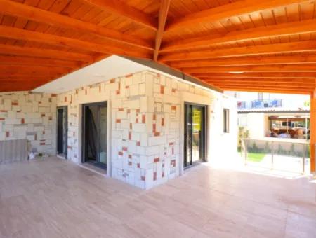 Seferihisar Ürkmezde Denize Tarafında Satılık 3+1 Villa