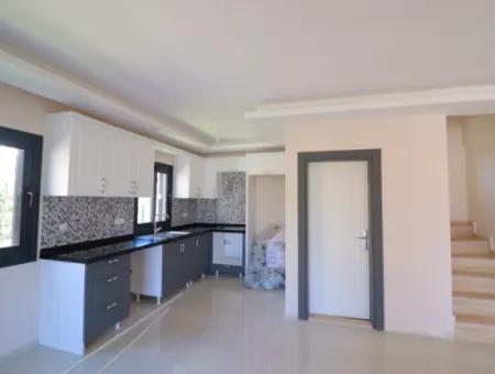 Seferihisar Ürkmezde Denize Tarafında Satılık 3+1 Villa